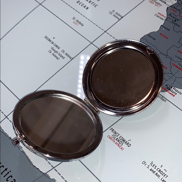 ComPacted Mirror - Picture 2 of 3